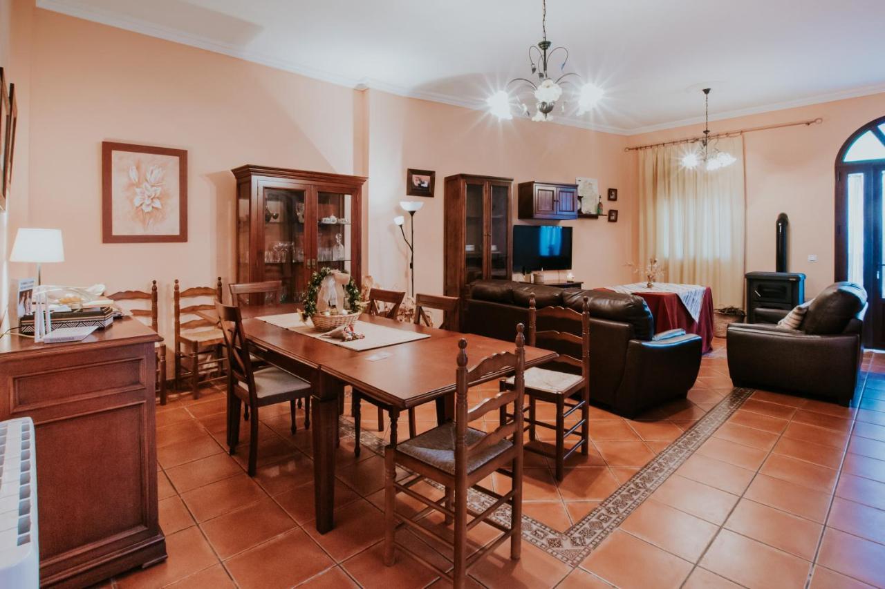 Casa con jacuzzi, sauna, bodeguita rociera y chimenea, de lujo Cabeza la Vaca Exterior foto