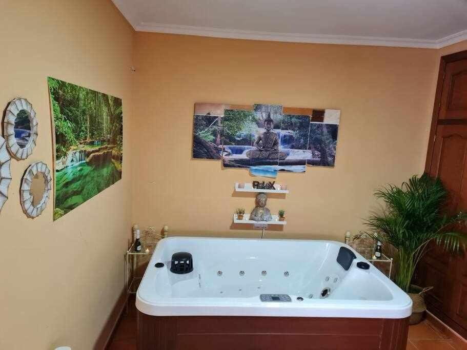 Casa con jacuzzi, sauna, bodeguita rociera y chimenea, de lujo Cabeza la Vaca Exterior foto