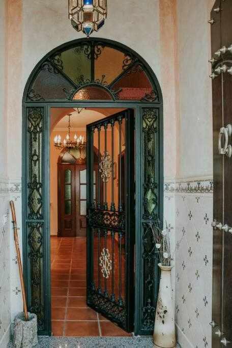 Casa con jacuzzi, sauna, bodeguita rociera y chimenea, de lujo Cabeza la Vaca Exterior foto