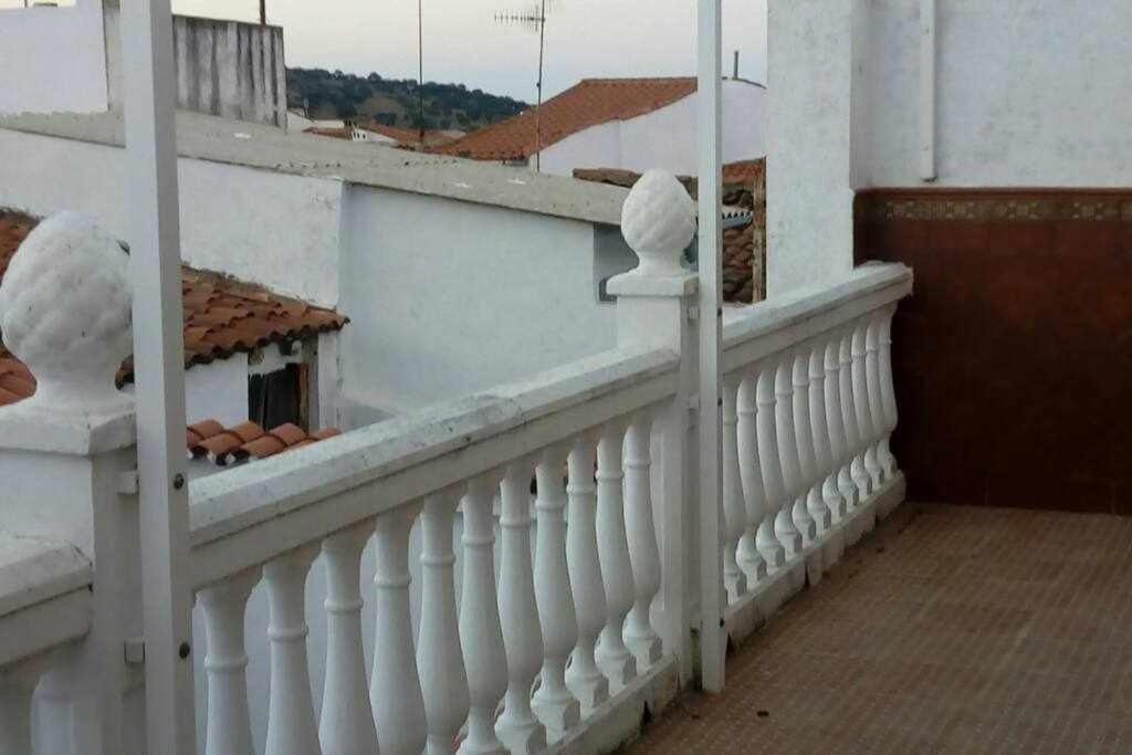 Casa con jacuzzi, sauna, bodeguita rociera y chimenea, de lujo Cabeza la Vaca Exterior foto
