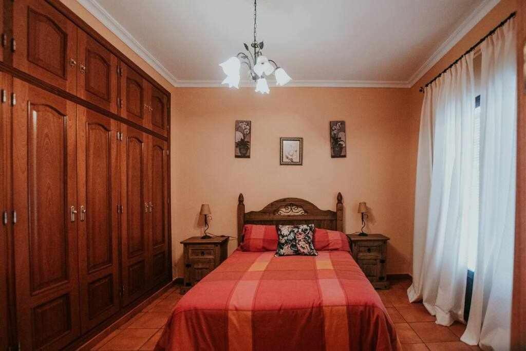 Casa con jacuzzi, sauna, bodeguita rociera y chimenea, de lujo Cabeza la Vaca Exterior foto