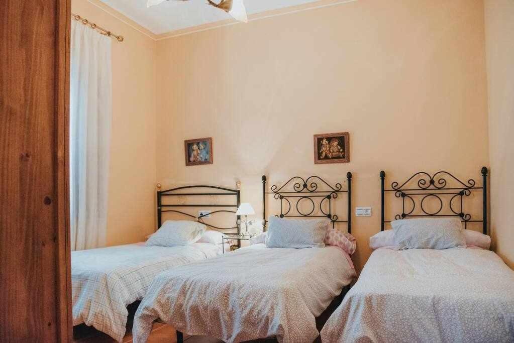 Casa con jacuzzi, sauna, bodeguita rociera y chimenea, de lujo Cabeza la Vaca Exterior foto